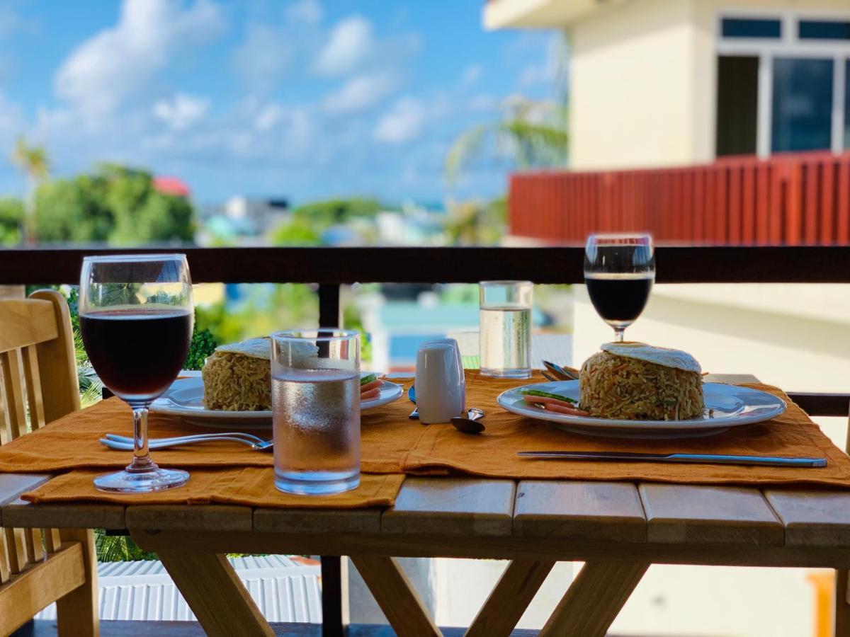 Ilaa Beach Maldives Hotel Gulhi Eksteriør billede