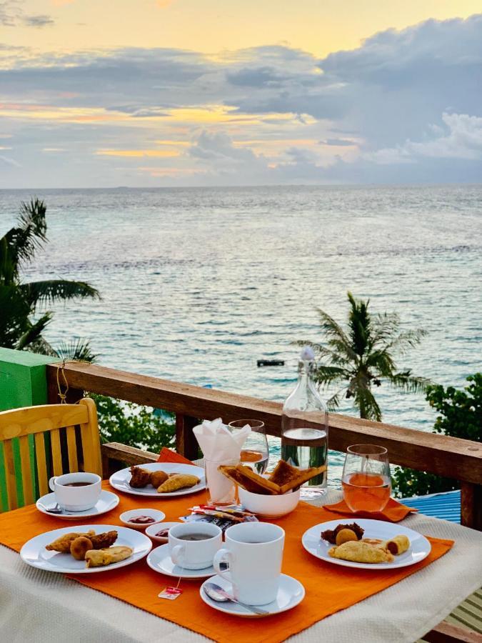 Ilaa Beach Maldives Hotel Gulhi Eksteriør billede